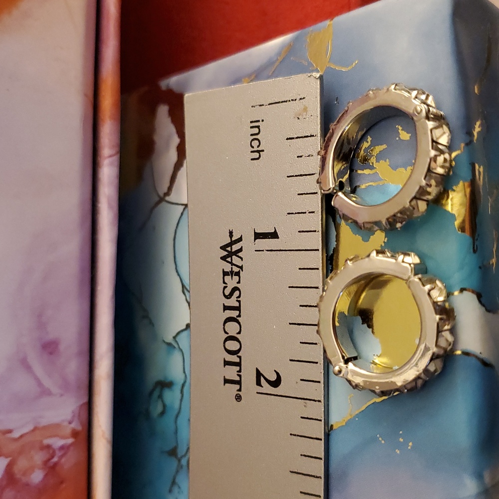 VINTAGE Silver Tone Princess Cut Crystal Hoop Clip On Earrings - Picture 8 of 8